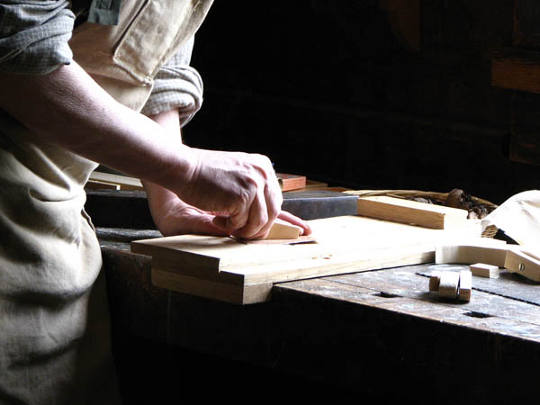 Ofrecemos un servicio de <strong>carpintería  de madera y ebanistería en Marchagaz</strong> adaptado a las necesidades del <strong>cliente</strong>.